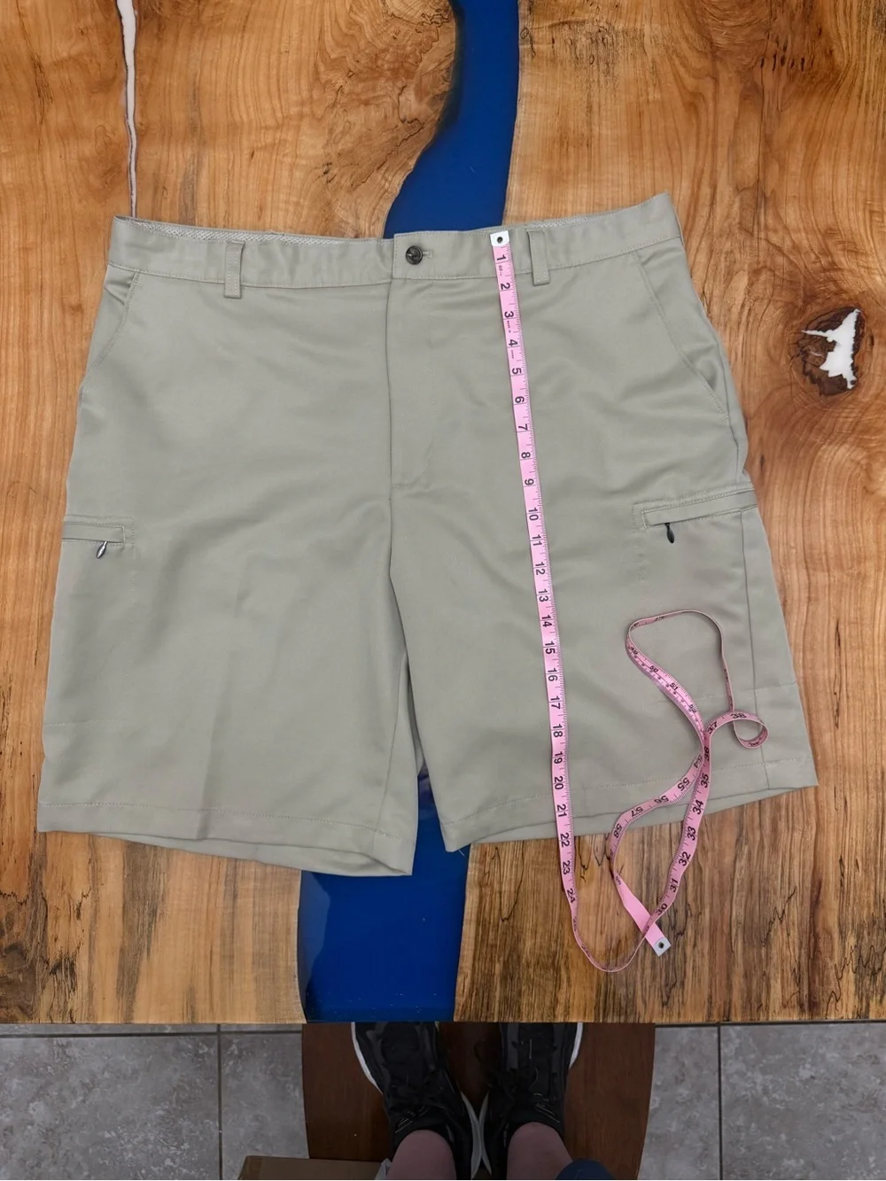 IZOD Golf Classic Shorts Men’s 40 Beige Performance Cargo Golf Casual